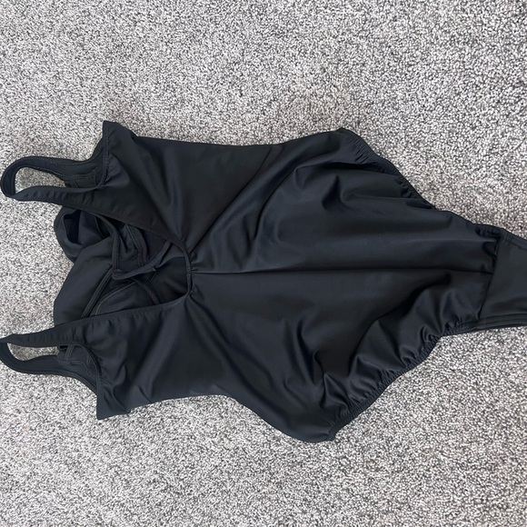 Miraclesuit BLACK Must Haves Solid Sanibel Underwire One-Piece Swimsuit US 14 - Picture 10 of 13